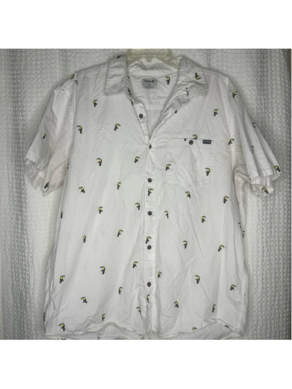 Men's Hurley Casual Button Down Shirt Size XL White w Toucan Print